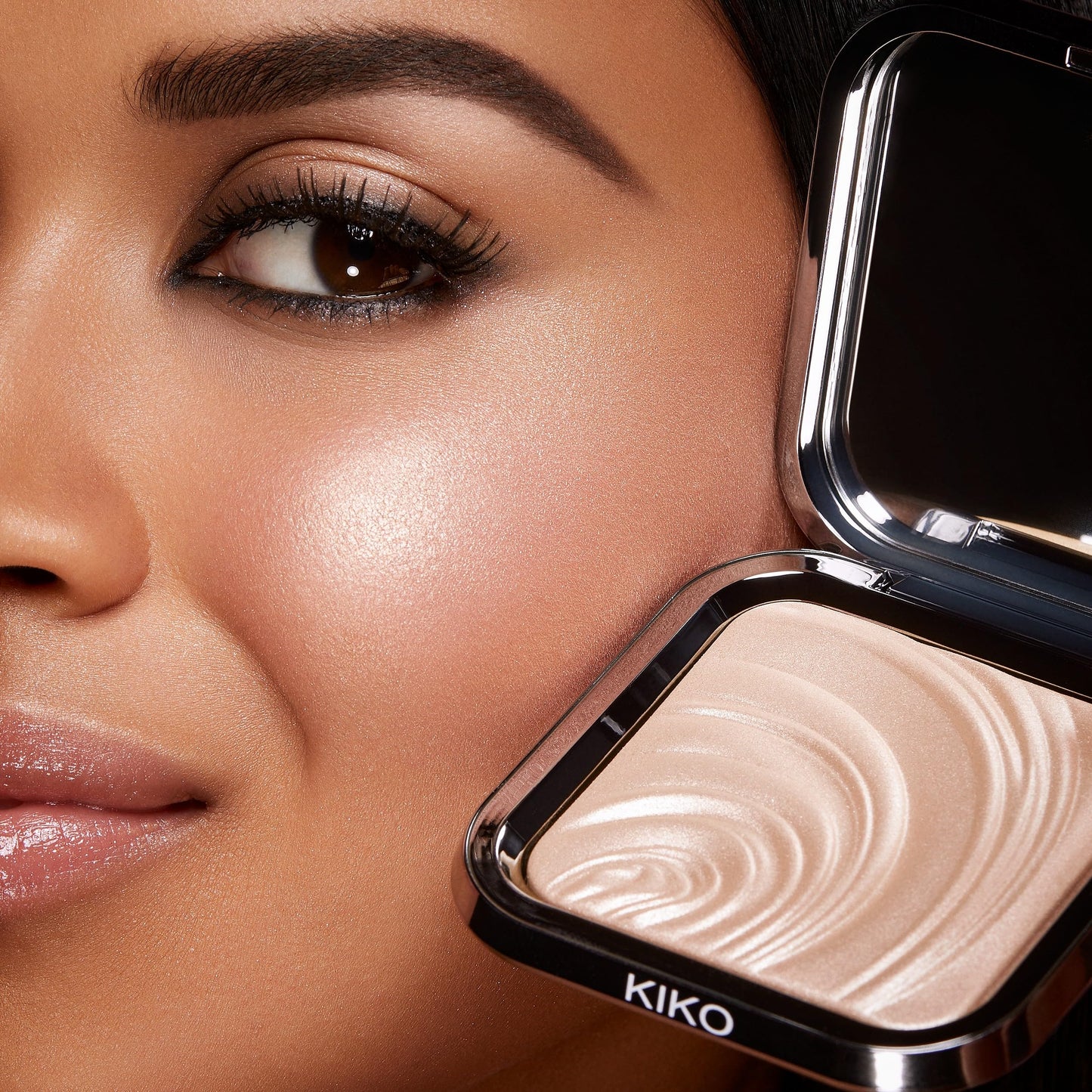 KIKO Milano Glow Fusion Intense Powder Highlighter 01 Silky And Reflective