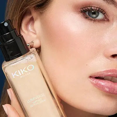 Spray fixator KIKO Lumiverse Vertigo cu strălucire și fixare a machiajului